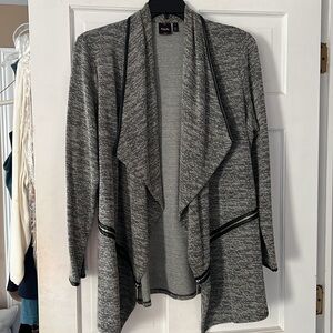 BLACK/WHITE JACKET SIZE 1X